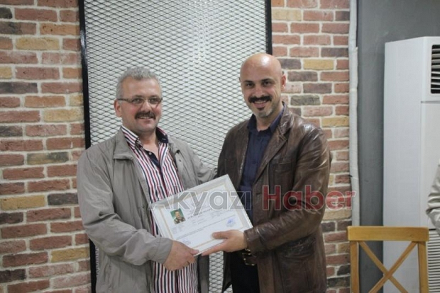 Emlak Kursu Kursiyerleri Sertifikalarını Aldı