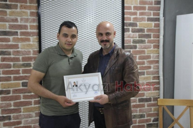 Emlak Kursu Kursiyerleri Sertifikalarını Aldı