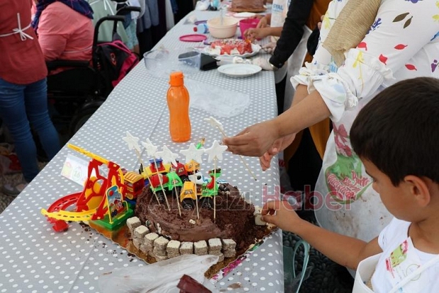 En Renkli Pastaları Yapmak İçin Yarıştılar