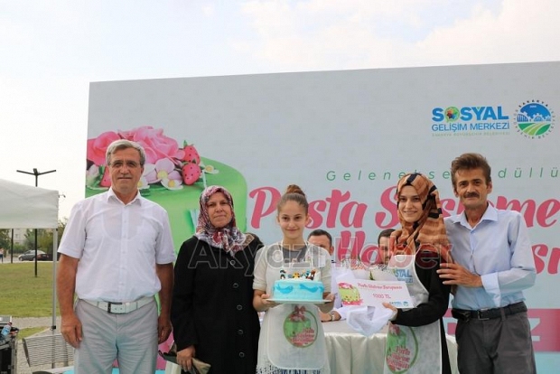 En Renkli Pastaları Yapmak İçin Yarıştılar