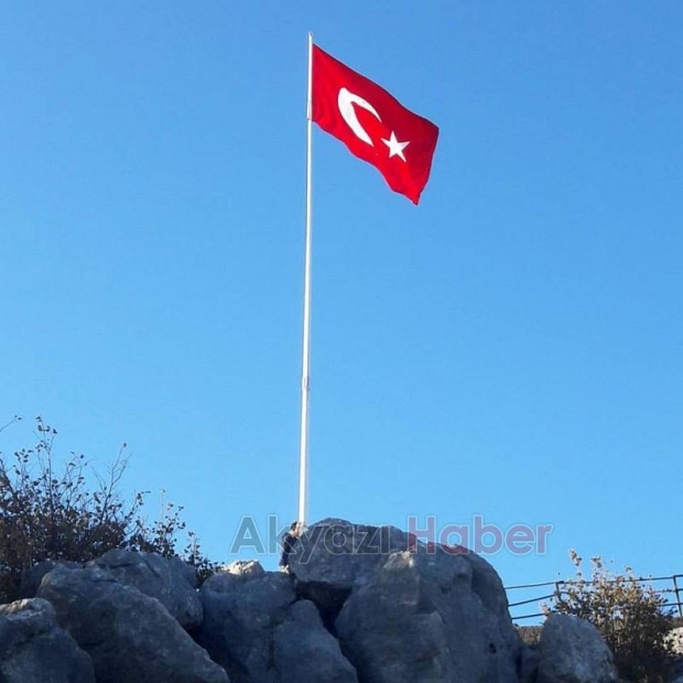 EN Zirveye Bayrağımızı Diktiler