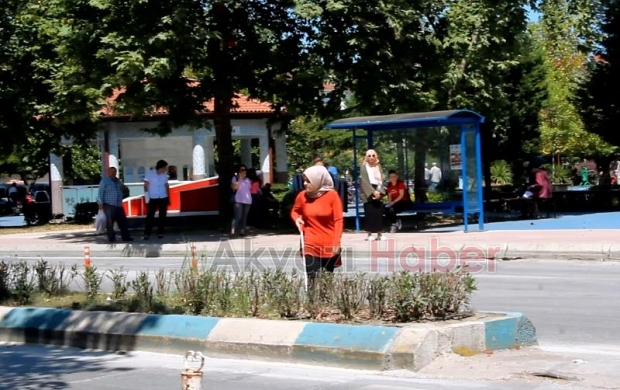 Engelli Vatandaşa Yardım Etti