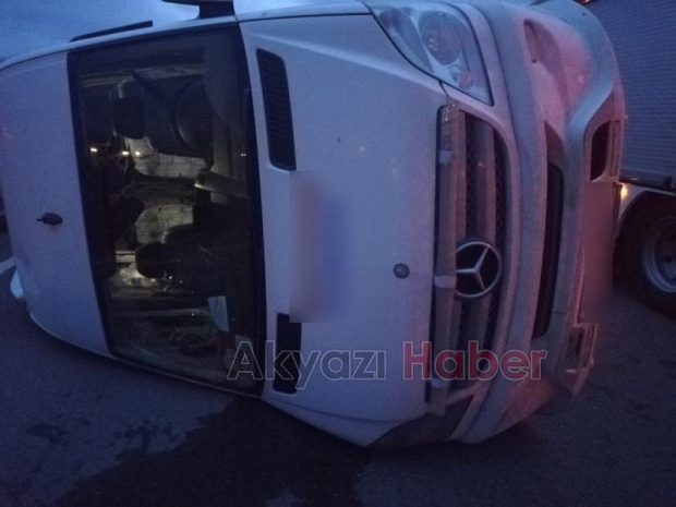 Servis minibüsleri çarpıştı