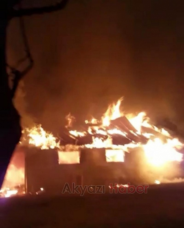 Ev ve atölye alev alev yandı