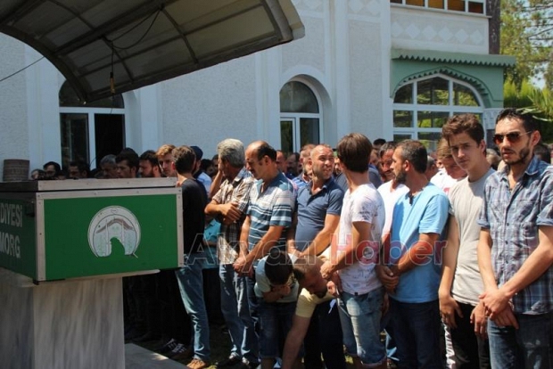 Fatih Akdin Dualarla Defnedildi