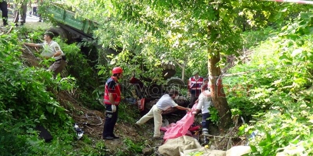 Fındık işçilerini taşıyan traktör kaza yaptı