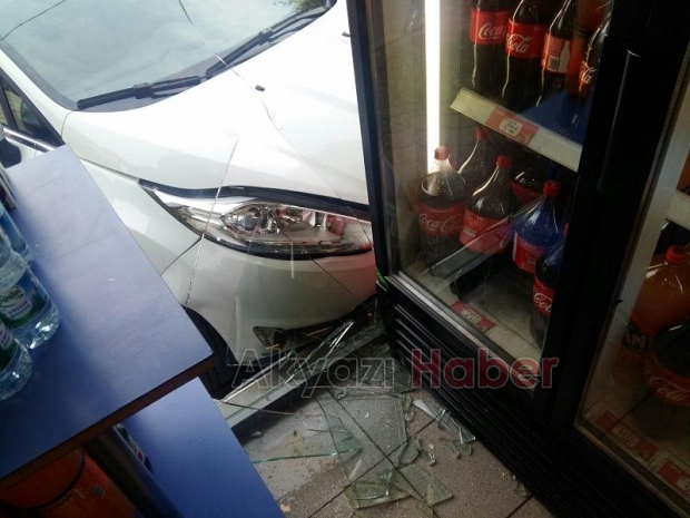 Fren Yerine Gaza Basınca Dükkana Girdi
