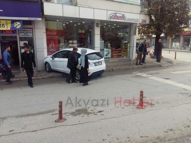 Fren Yerine Gaza Basınca Dükkana Girdi