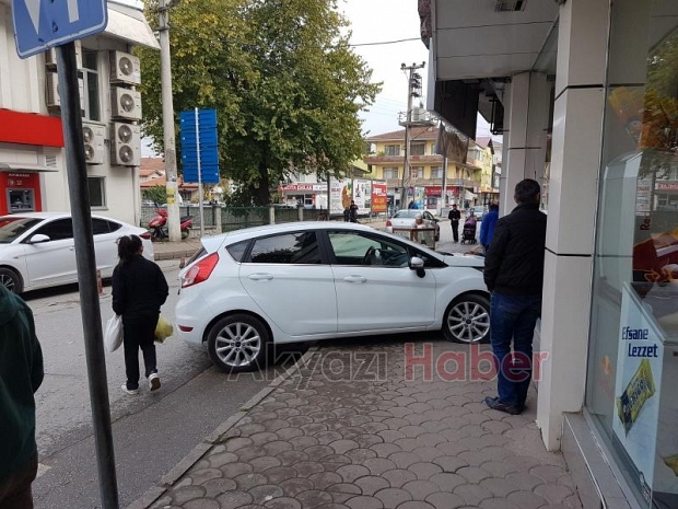 Fren Yerine Gaza Basınca Dükkana Girdi