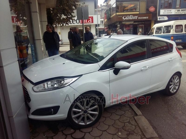 Fren Yerine Gaza Basınca Dükkana Girdi