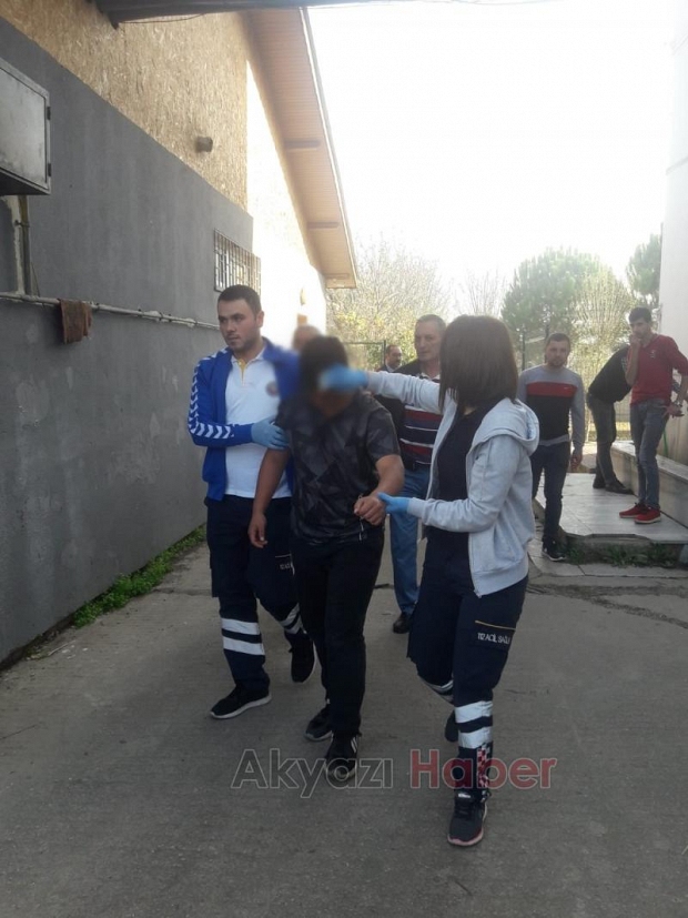 Futbol Oynarken Yüzünü Tellere Çarptı