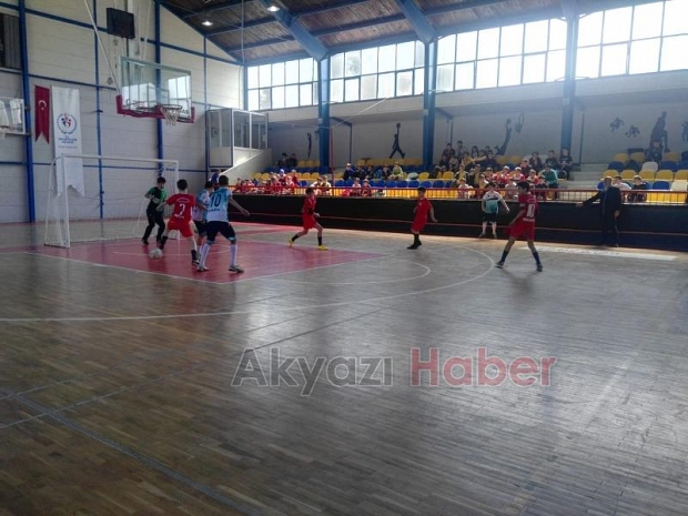 FUTSAL iLÇE BiRiNCiLiĞiNDE ÖDÜLLER SAHiPLERiNi BULDU