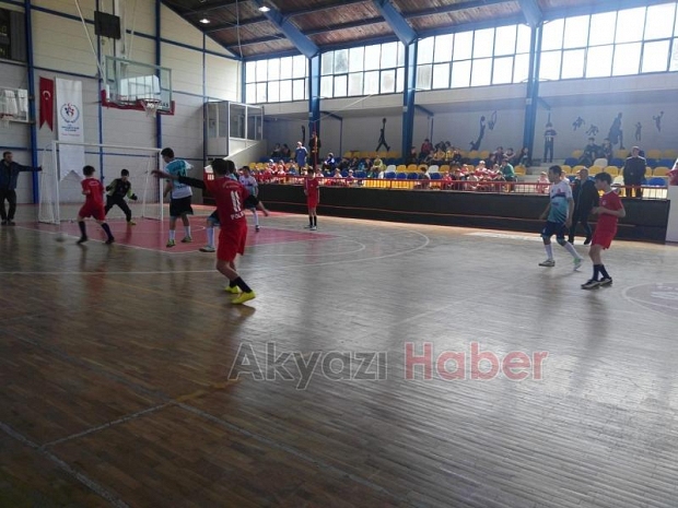 FUTSAL iLÇE BiRiNCiLiĞiNDE ÖDÜLLER SAHiPLERiNi BULDU