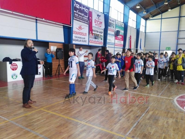 FUTSAL iLÇE BiRiNCiLiĞiNDE ÖDÜLLER SAHiPLERiNi BULDU