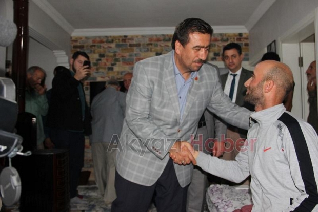 Gazi Faruk Kumaş Akyazıya Geldi
