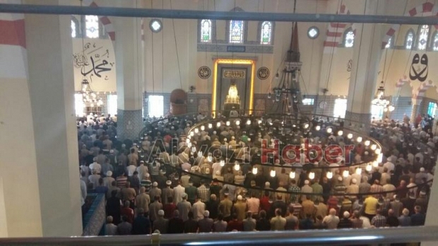 Gazi Süleymanpaşa Camiinde Ramazan Ayının İlk Cuması 