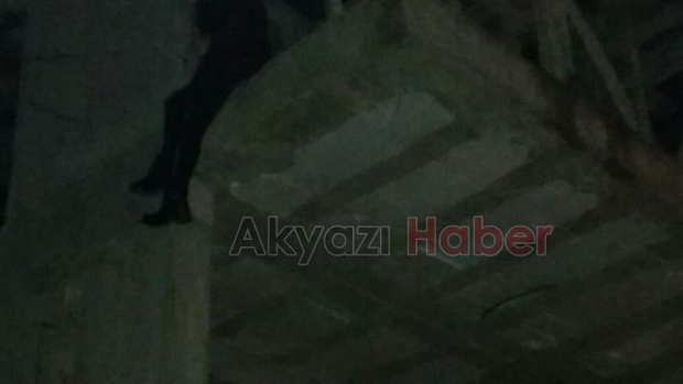 Genç Kız İntihar Etmek İçin İnşaata Çıktı