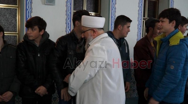 GENÇLER NAMAZ PROGRAMINDA BULUŞTU