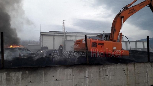 Geri dönüşüm fabrikası alev alev yandı