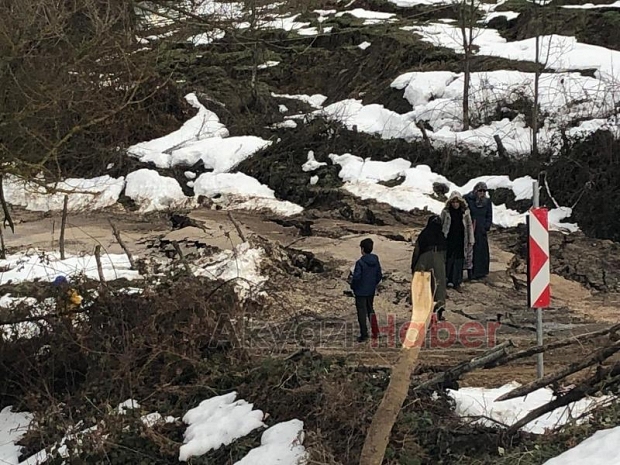 Geyvede büyük heyelan