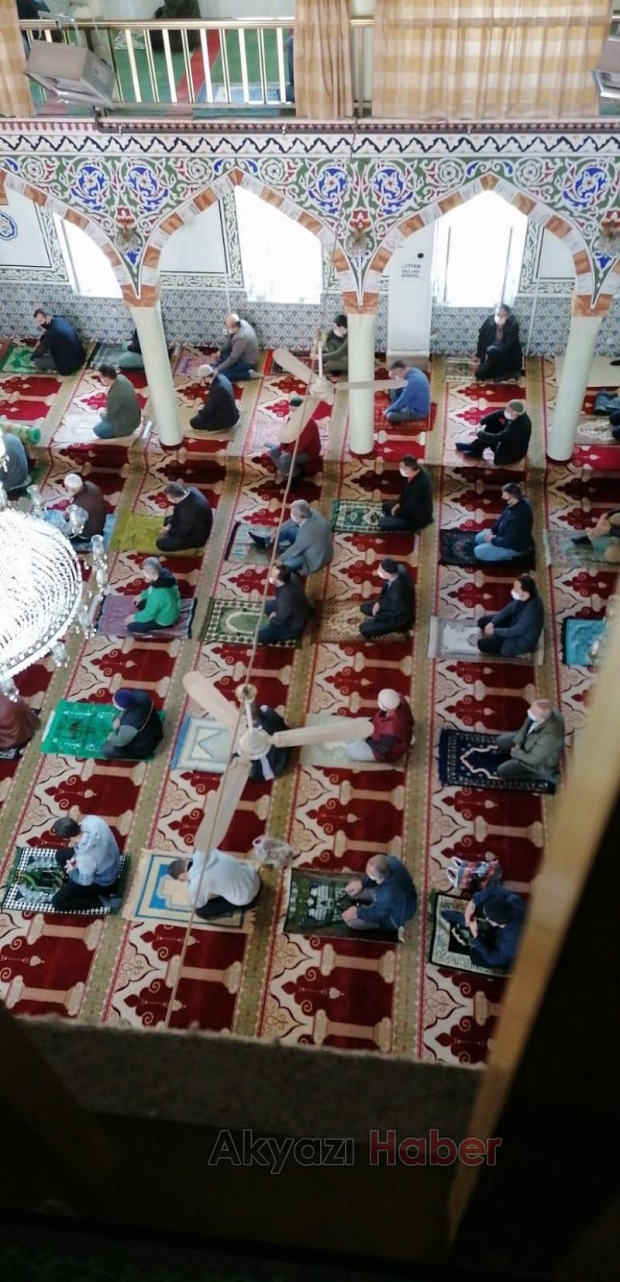 Haftalar sonra ilk Cuma namazı kılındı