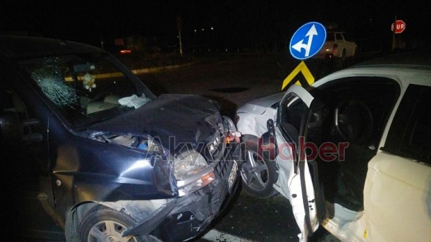 Hastane kavşağında trafik kazası 3 yaralı