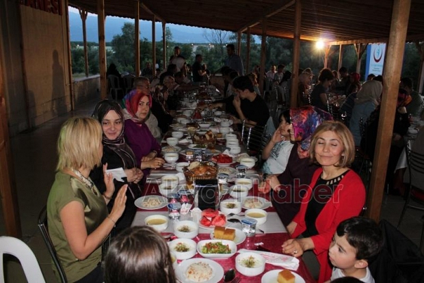 Hastane personeli iftarda bir araya geldi
