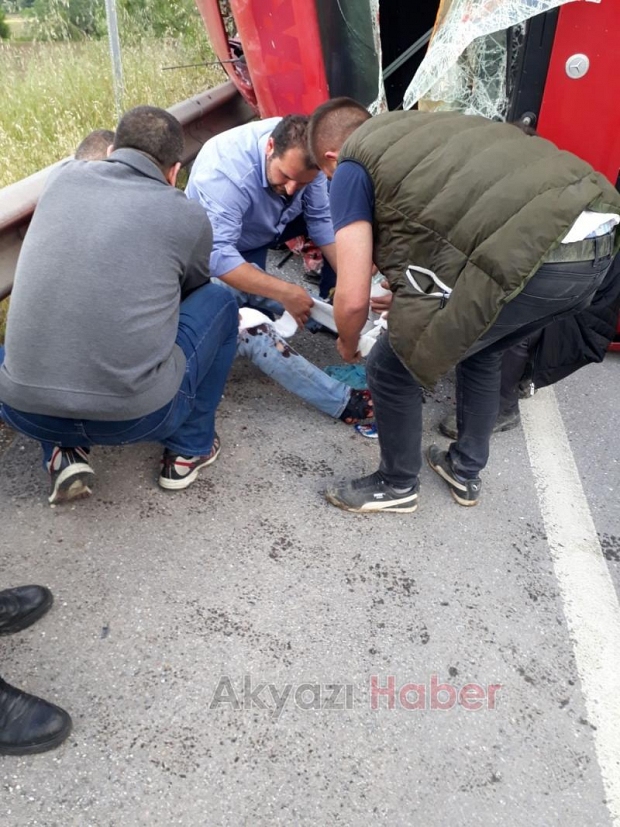   Hurda Yüklü Tır Devrildi