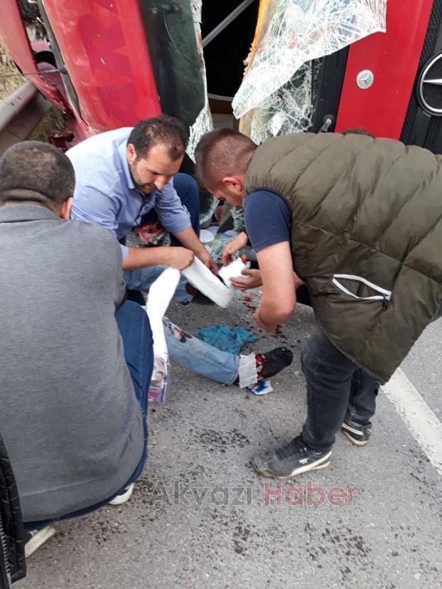  Hurda Yüklü Tır Devrildi