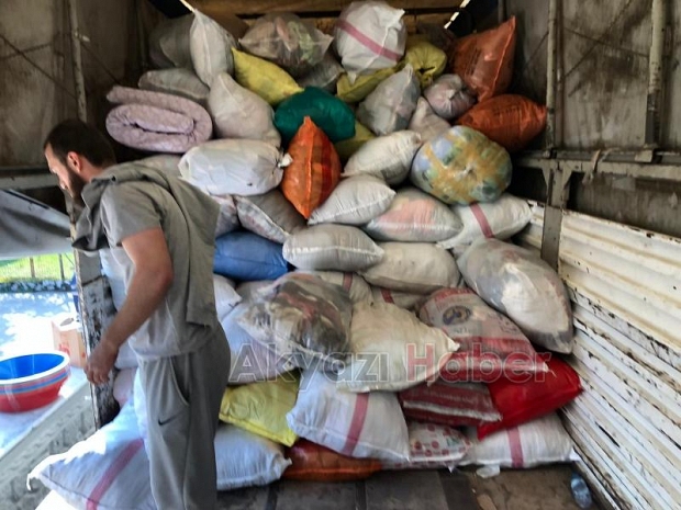 iDLiBE BiR TIR DAHA YARDIM GÖNDERiLDi