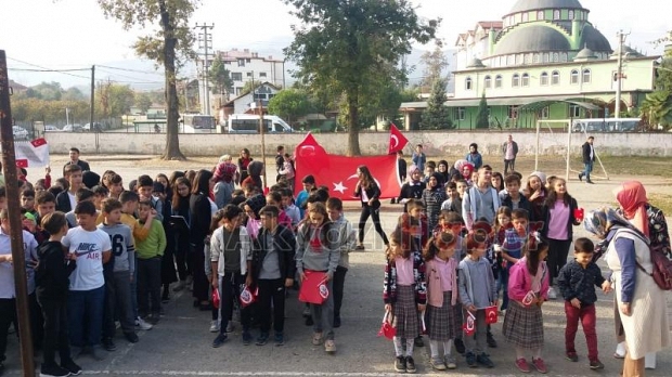 İki okul ortaklaşa 29 Ekim programı düzenledi