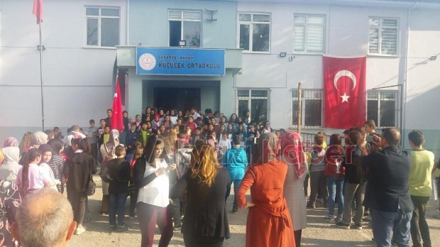 İki okul ortaklaşa 29 Ekim programı düzenledi