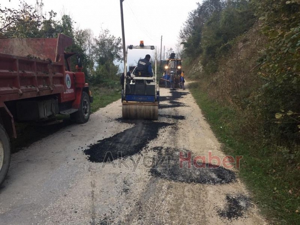 İLÇE GENELİNDE ASFALT YAMA ÇALIŞMALARI SÜRÜYOR