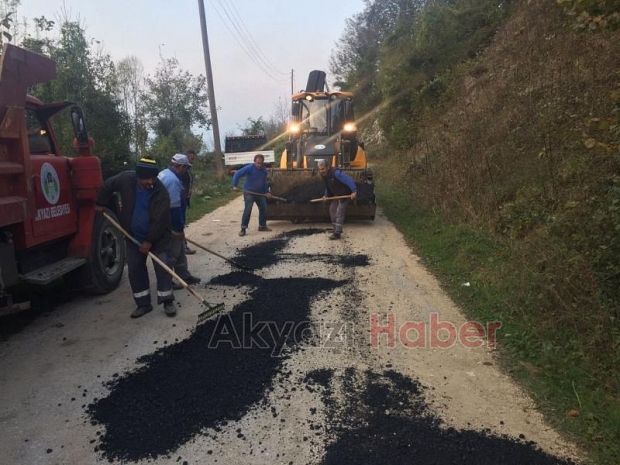 İLÇE GENELİNDE ASFALT YAMA ÇALIŞMALARI SÜRÜYOR