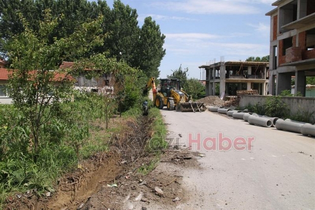 İLÇE MERKEZİNDE ALT YAPI ÇALIŞMALARI DEVAM EDİYOR
