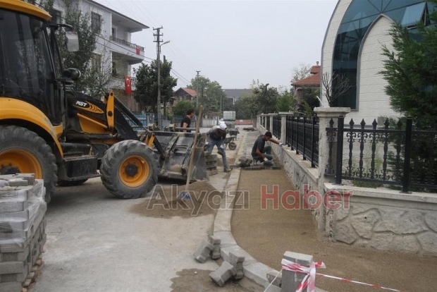 İLÇE MERKEZİNDE KALDIRIM ÇALIŞMALARI DEVAM EDİYOR