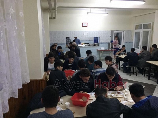 İMAM HATİP LİSESİNDEN İFTAR PROGRAMI