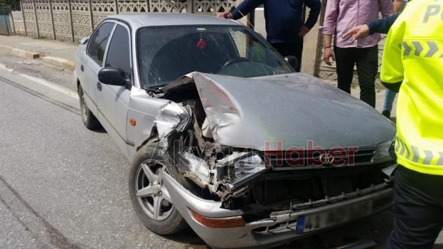  İş Makinasiyle Çarpıştı 3 Yaralı