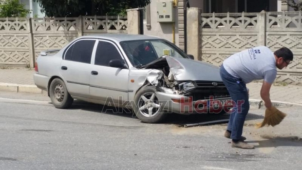  İş Makinasiyle Çarpıştı 3 Yaralı