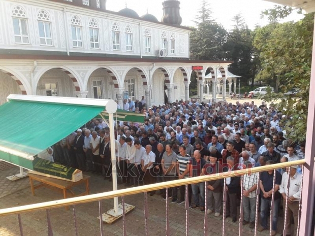 İsmail Selçuk Defnedildi