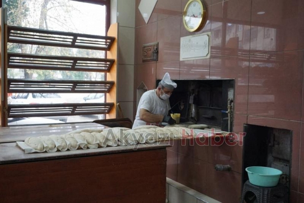 İşsiz Kalanlara ve İhtiyaç Sahiplerine Ücretsiz Ekmek 