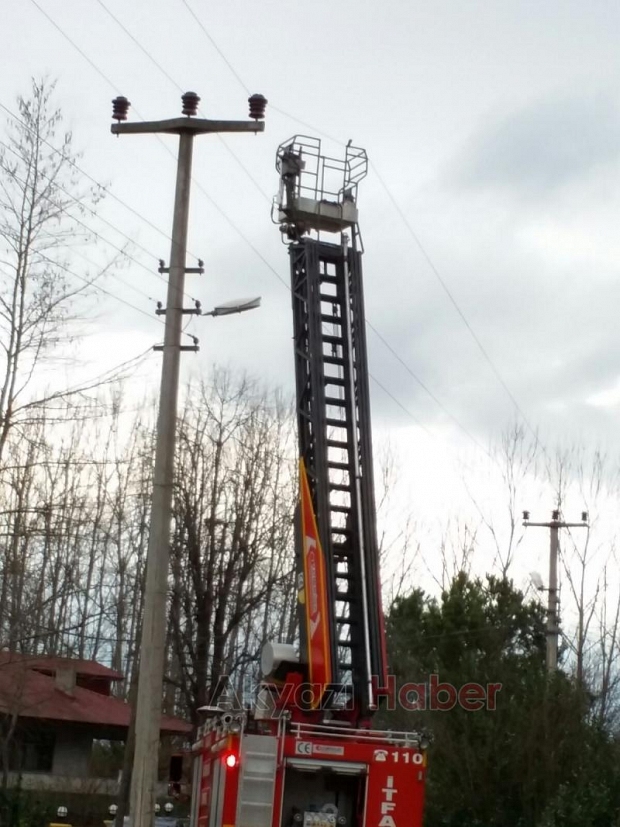 İtfaiye Aracı Elektrik Tellerine Takıldı