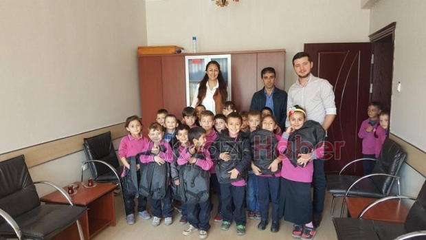 İzmitten Gelip Öğrencilere Yardım Ettiler