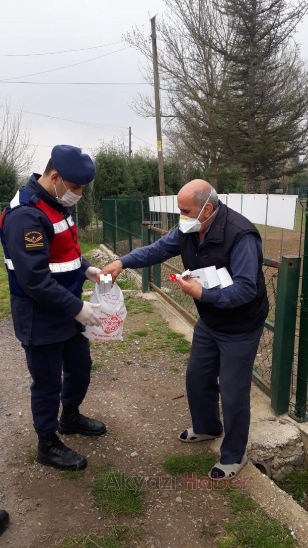 Jandarma Yaşlılarının Yanında