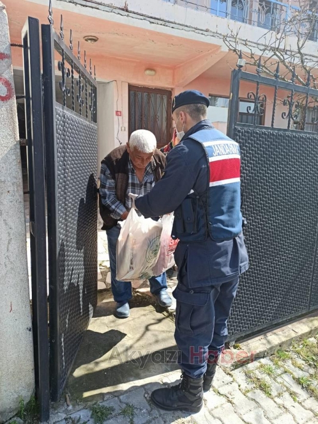 Jandarma Yaşlılarının Yanında