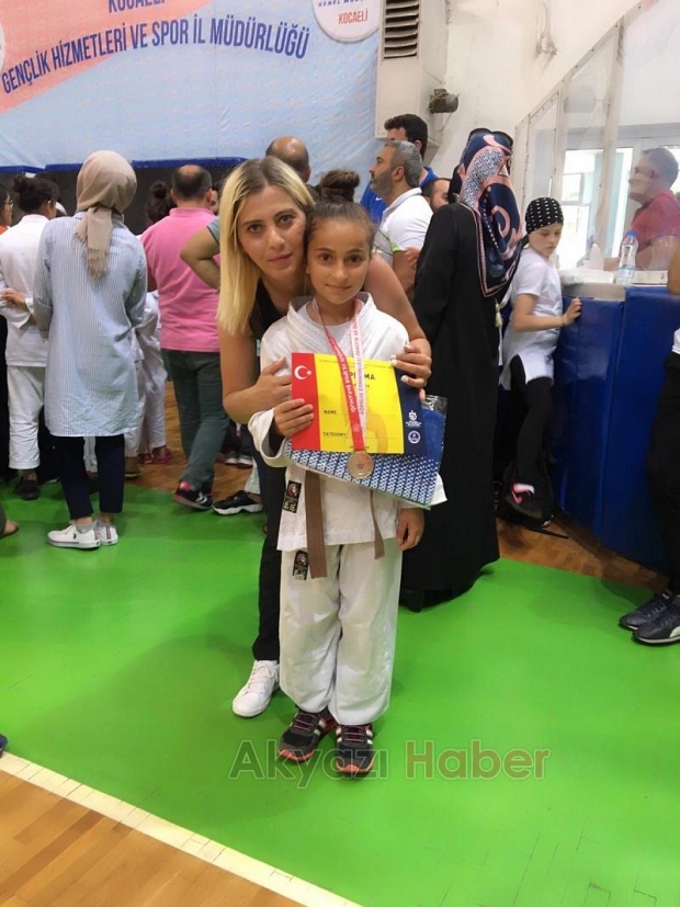 Judo Turnuvasında Akyazılı Ayşe Birinci Oldu