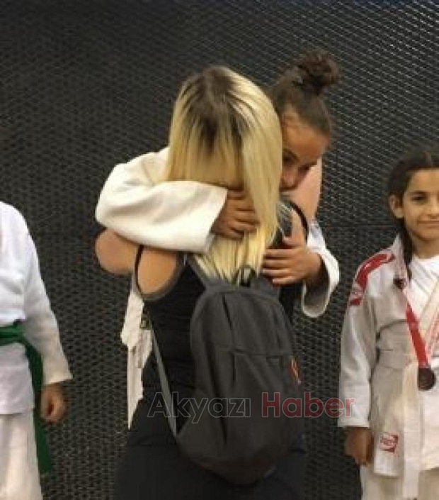 Judo Turnuvasında Akyazılı Ayşe Birinci Oldu