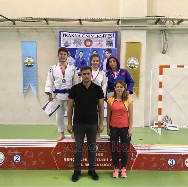 Judo Turnuvasında Akyazılı Sümeyye Aman üçüncü oldu