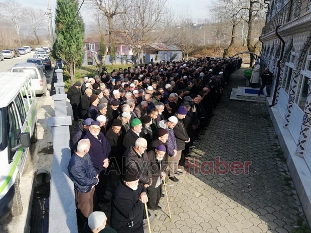 Kadem Ersoy dualarla defnedildi