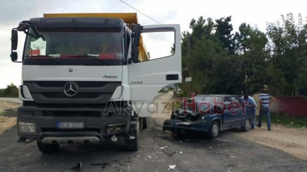 Kamyon İle Otomobil Çarpıştı